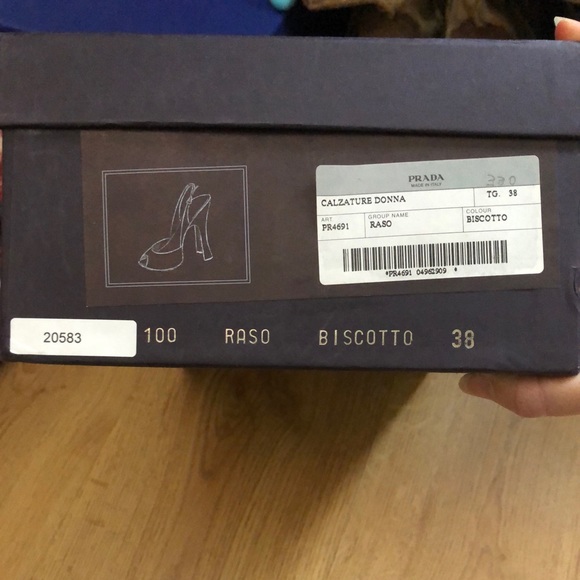 Prada heels - Picture 1 of 6